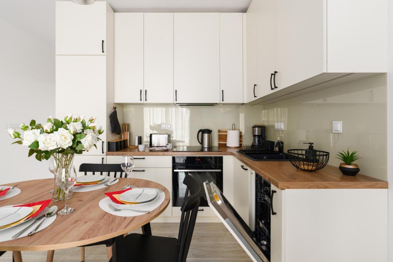 Premium Apartments Poznan Airport By Noclegi Renters ภายนอก รูปภาพ